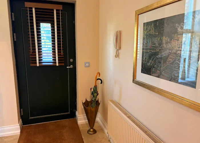 3 Bedroom Townhouse In The Heart Of *