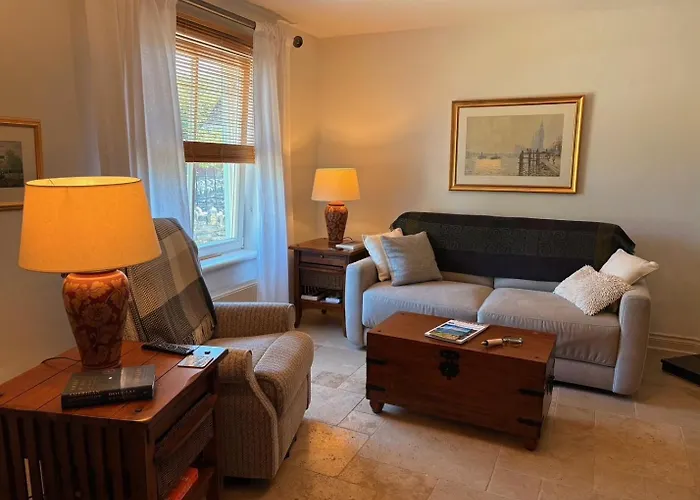 3 Bedroom Townhouse In The Heart Of *